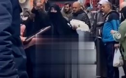 Fatih’te Çarşaflı kadına alçak saldırı! Tekme tokat dövdü